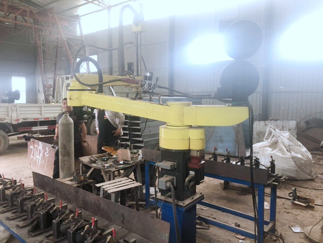 焊接機(jī)器人